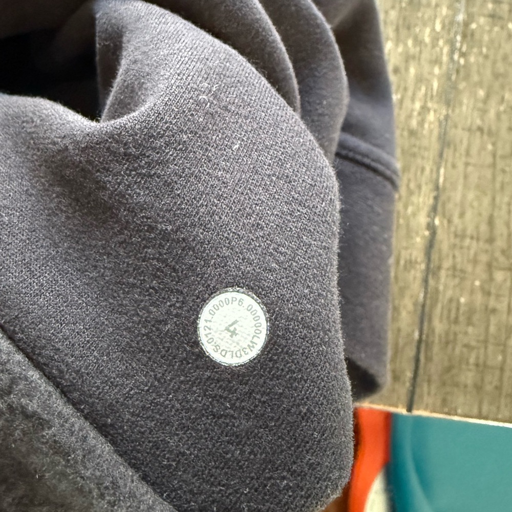 Lululemon Women’s All Yours Black hoodie sweatshirt size 4 - Picture 6 of 7